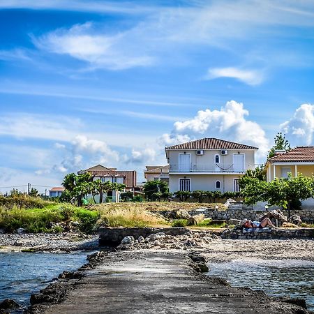 Pelagion II Sea Coral - Beachfront Holiday Home Kypseli Buitenkant foto