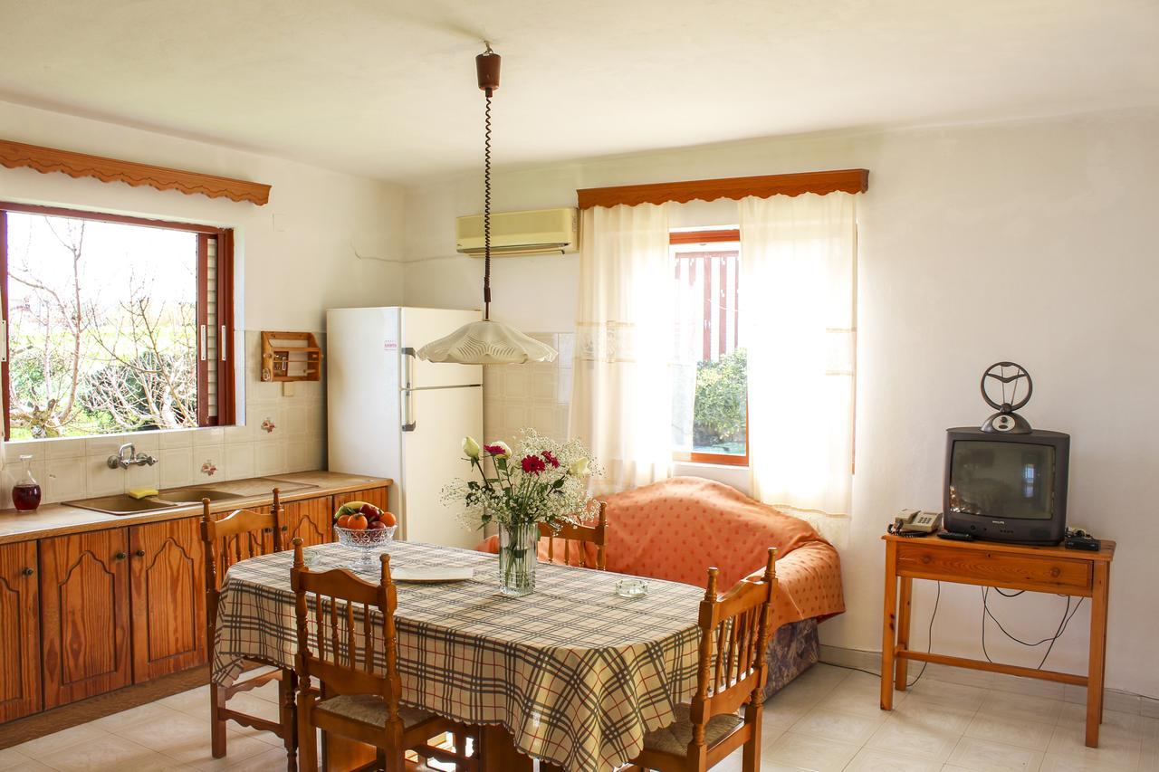 Pelagion II Sea Coral - Beachfront Holiday Home Kypseli Buitenkant foto