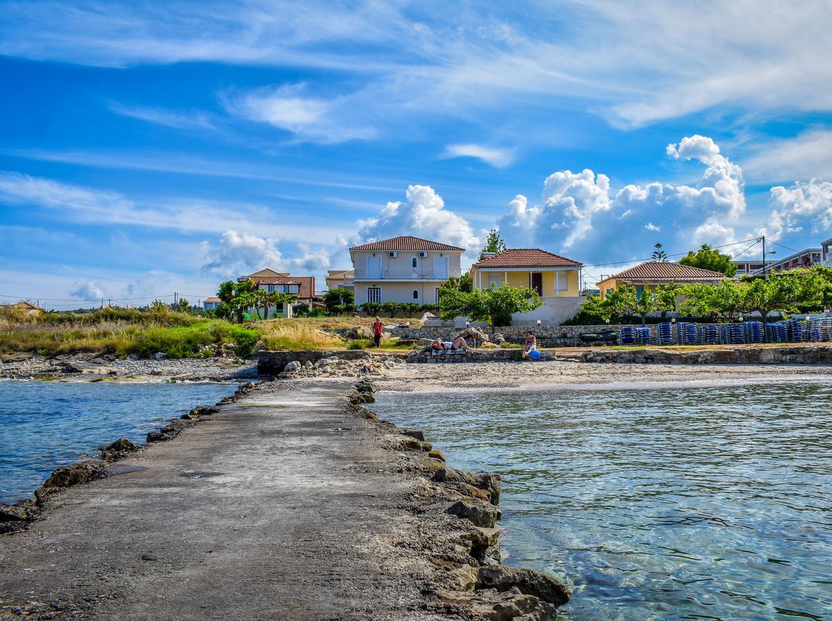 Pelagion II Sea Coral - Beachfront Holiday Home Kypseli Buitenkant foto